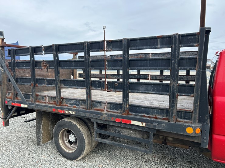 2006-chevrolet-3500-image-16