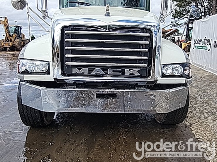 2011-mack-gu713-image-22