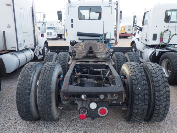 2014-freightliner-coronado-image-9