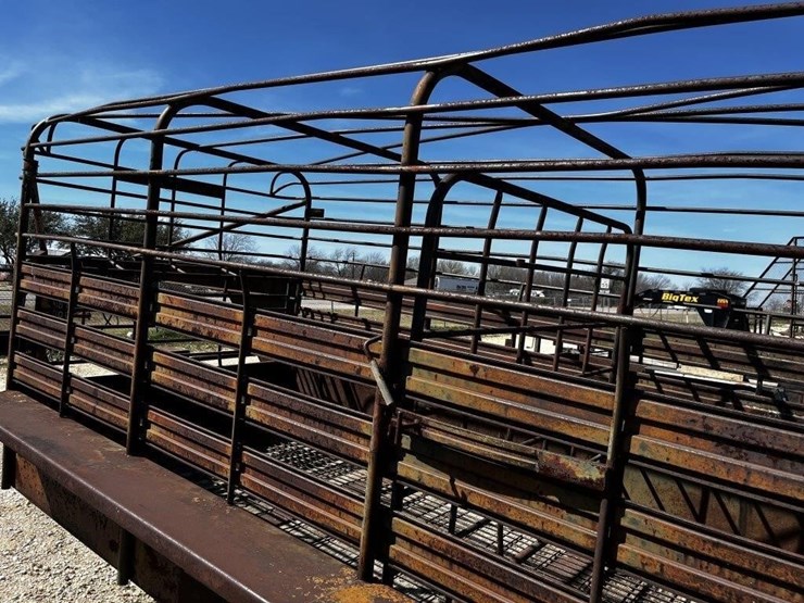 l2--16'-gooseneck-livestock-trailer-image-7