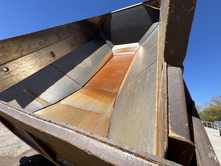 2012-caterpillar-740b-image-50