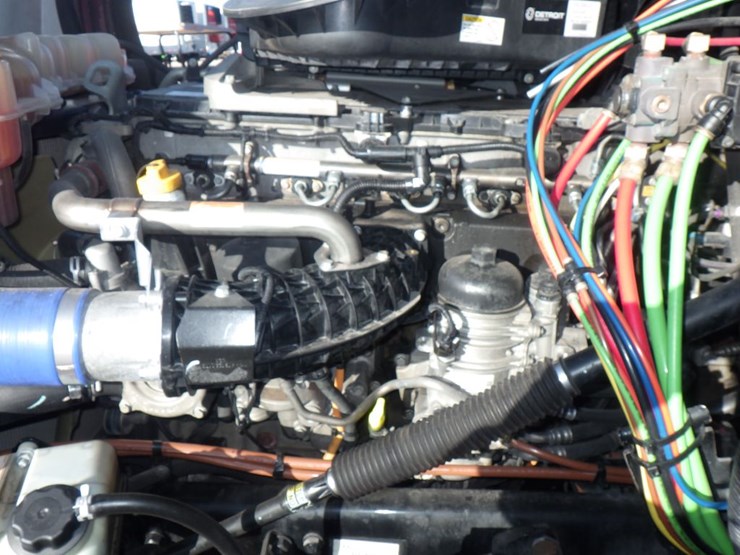 2021-freightliner-cascadia-126-image-23