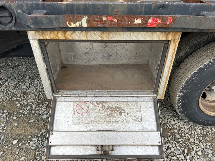 2006-chevrolet-3500-image-19