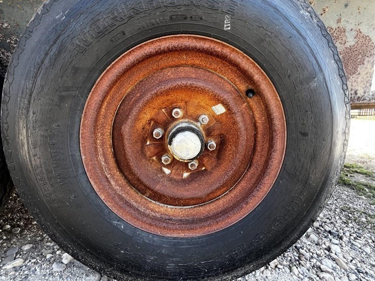 l2--16'-gooseneck-livestock-trailer-image-14