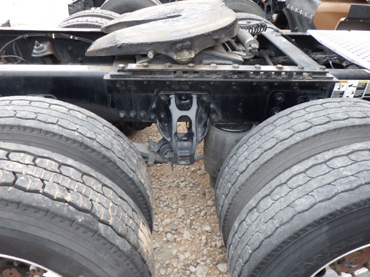 2022-kenworth-t680-image-8