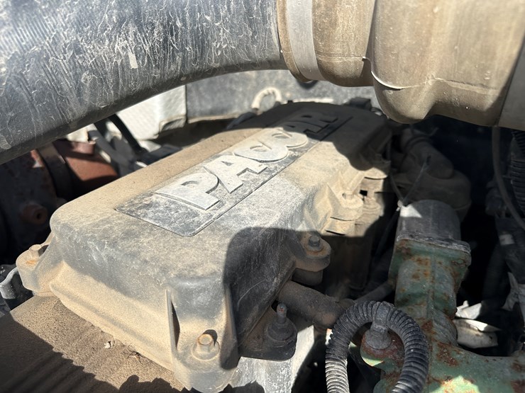 2015-peterbilt-337-image-42