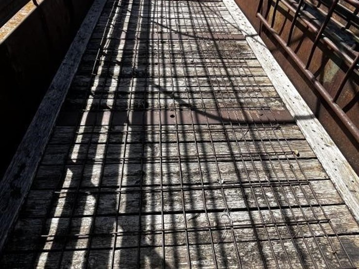 l2--16'-gooseneck-livestock-trailer-image-13