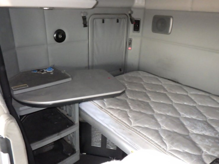 2022-kenworth-t680-image-27