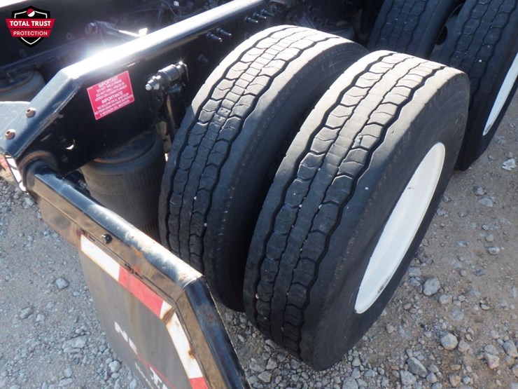 2022-volvo-vnl-300-image-6