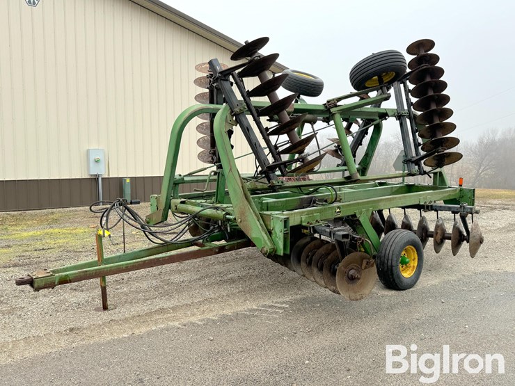 john-deere-235-image-1