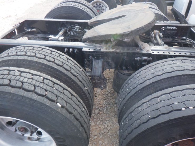 2019-volvo-vnl-300-image-4