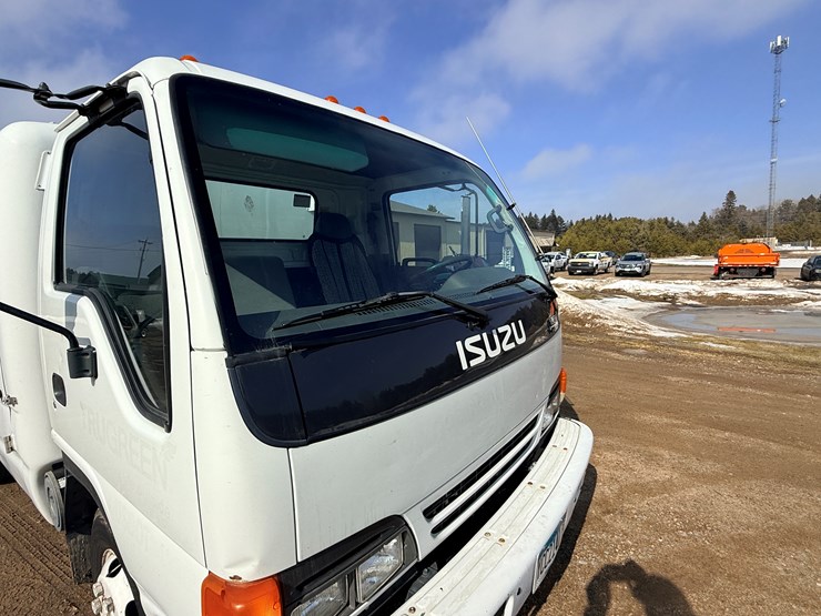 2004-isuzu-npr-image-14