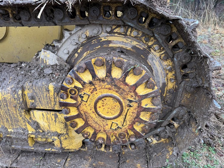 2023-caterpillar-d1-image-51