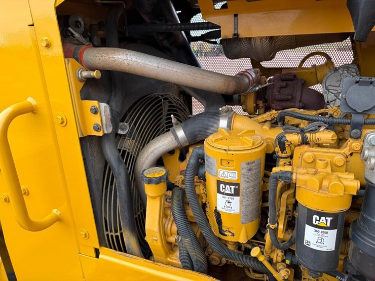 caterpillar-d5k2-lgp-image-39