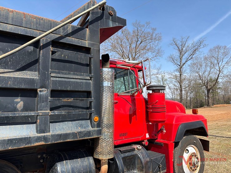 1993-mack-rd690s-image-19