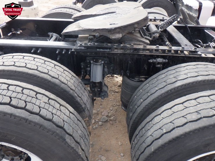 2024-volvo-vnl-300-image-4