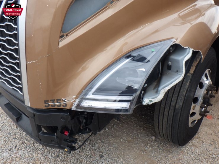 2023-volvo-vnl-300-image-2