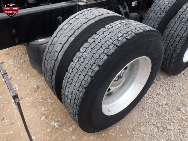 2022-kenworth-t680-image-8