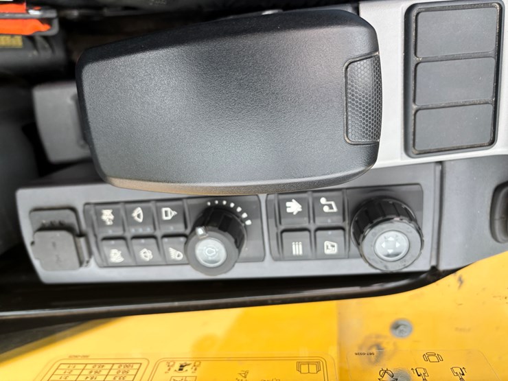 2023-caterpillar-308-image-34