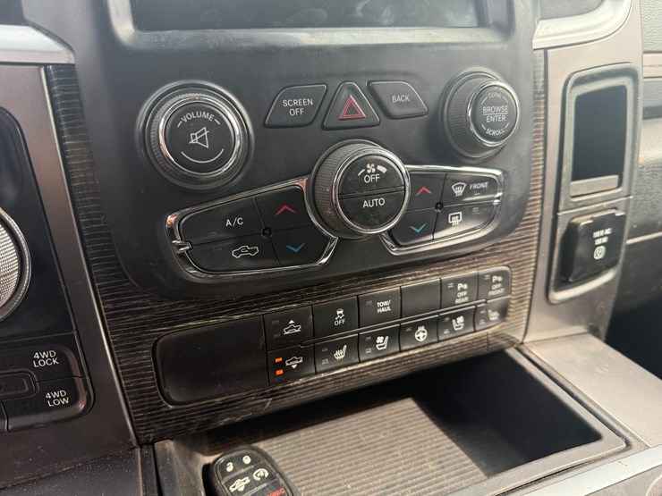 2015-dodge-1500-image-17