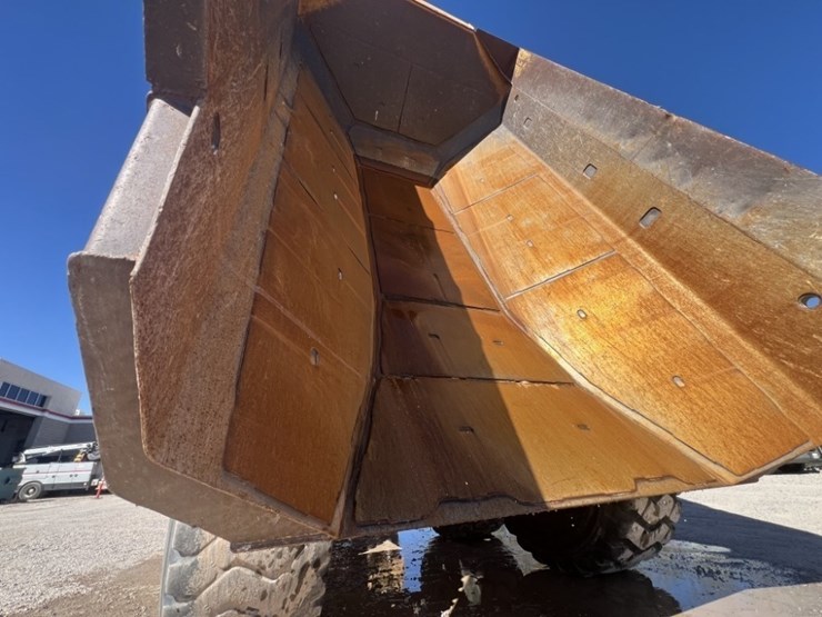 2010-caterpillar-740b-image-44