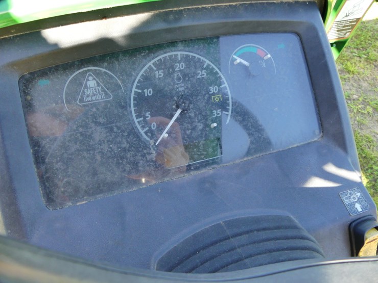 2025-john-deere-2025r-image-17