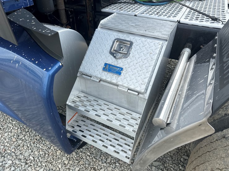 2020-kenworth-t680-image-32