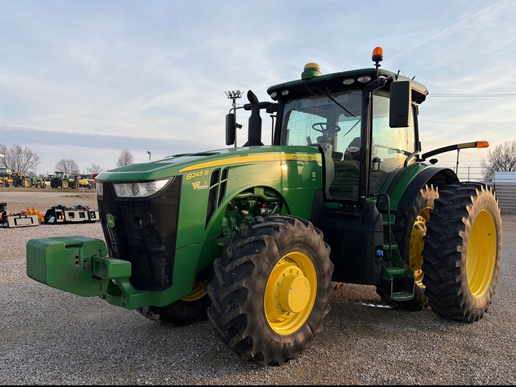 2018-john-deere-8245r-image-1