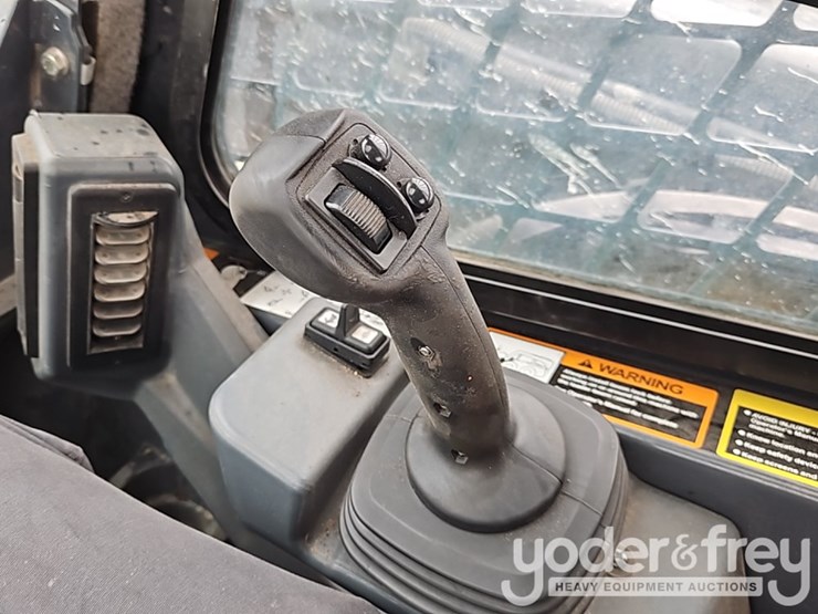 2024-deere-325g-image-27