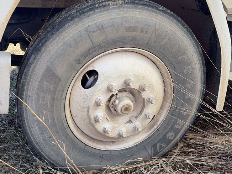 2004-freightliner-fl70-image-6