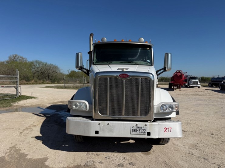 2018-peterbilt-567-image-2