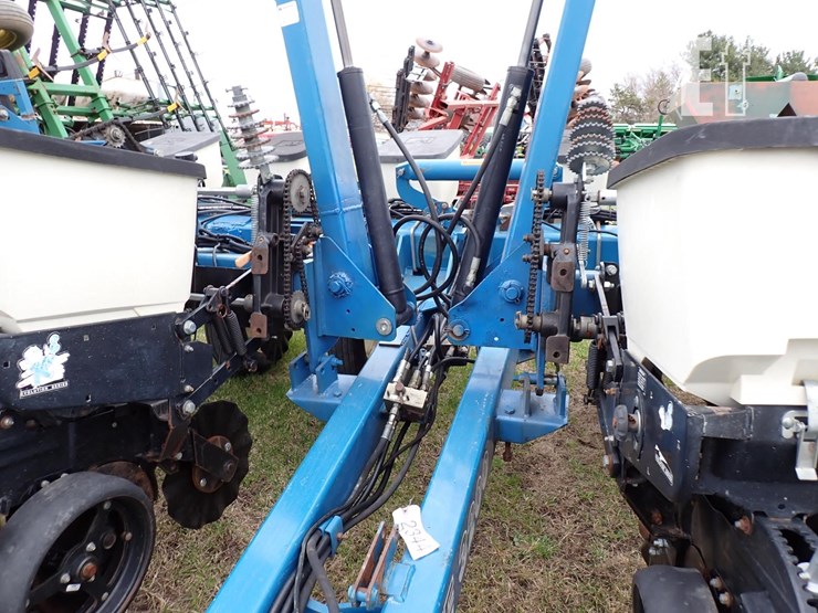 kinze-2300-image-15