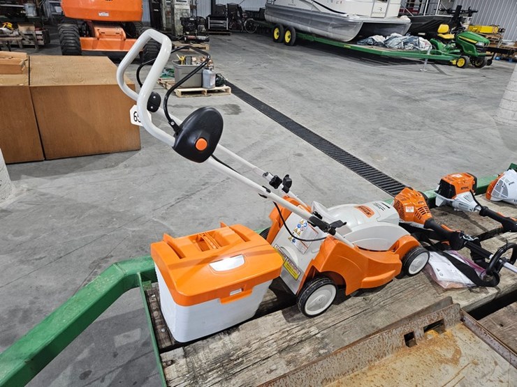 #652-•-stihl-rma-370-battery-powered-lawn-mower-image-4