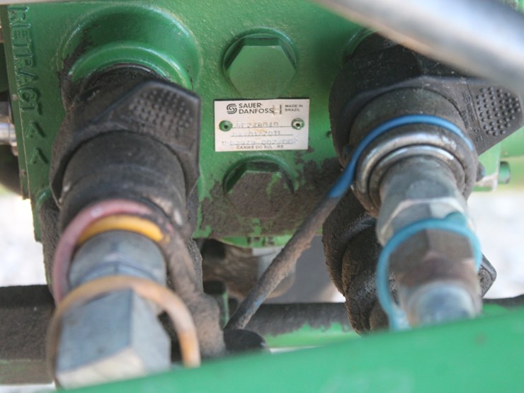 2011-john-deere-6115d-image-41