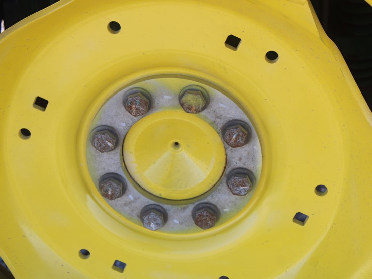 2011-john-deere-6115d-image-37