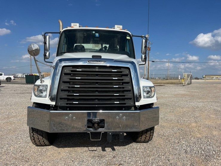 2020-freightliner-114sd-image-2