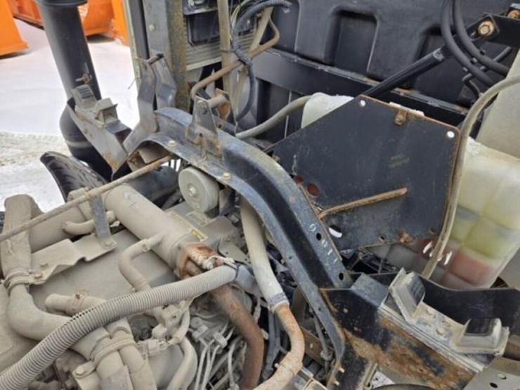 2009-gmc-t7500-image-38