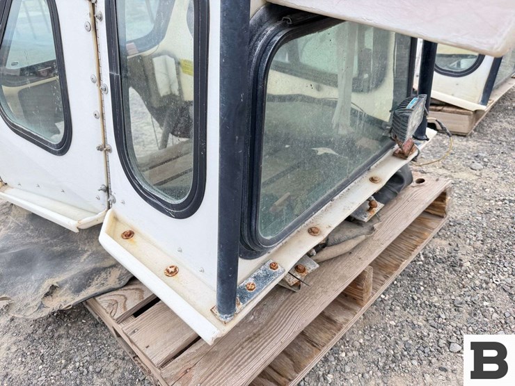 key-dollar-cab-orchard-tractor-cab-image-9