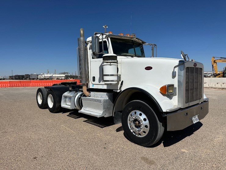 2013-peterbilt-367-image-3