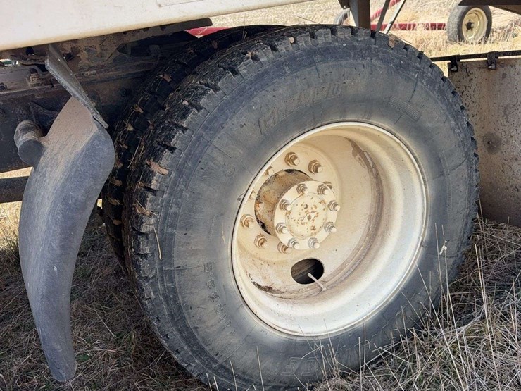 1993-international-8100-image-15