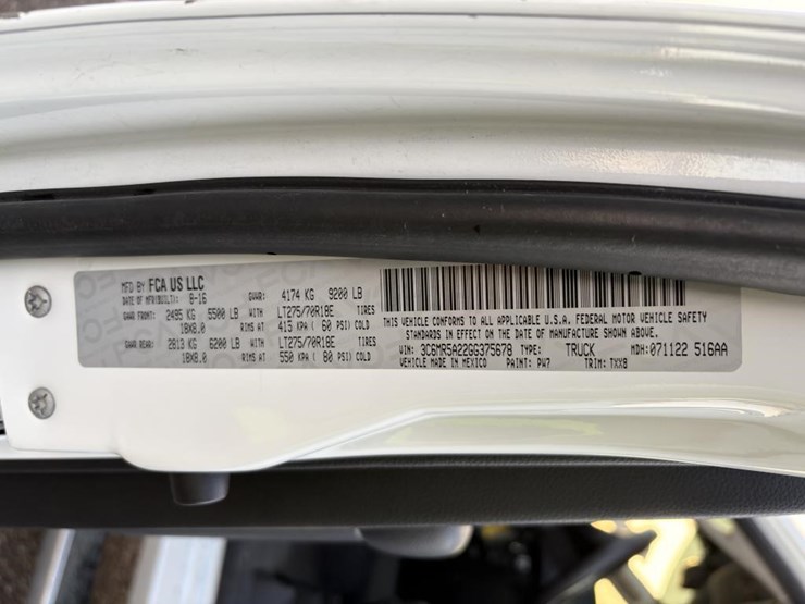 2016-dodge-2500-image-29