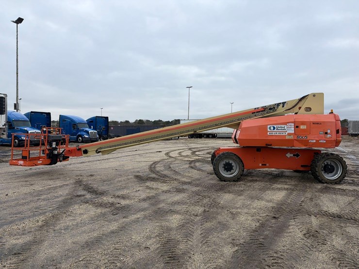 2016-jlg-800s-image-1