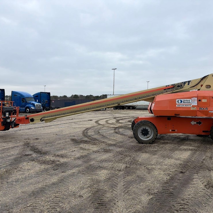 2016 JLG 800S