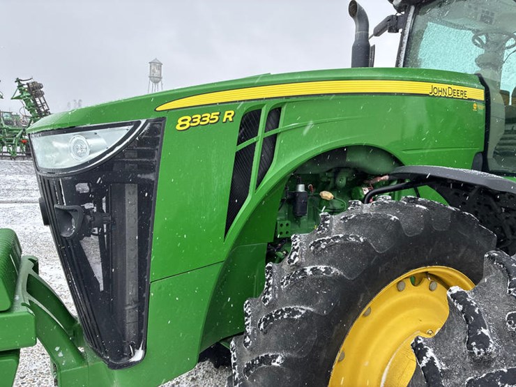 2011-john-deere-8335r-image-30