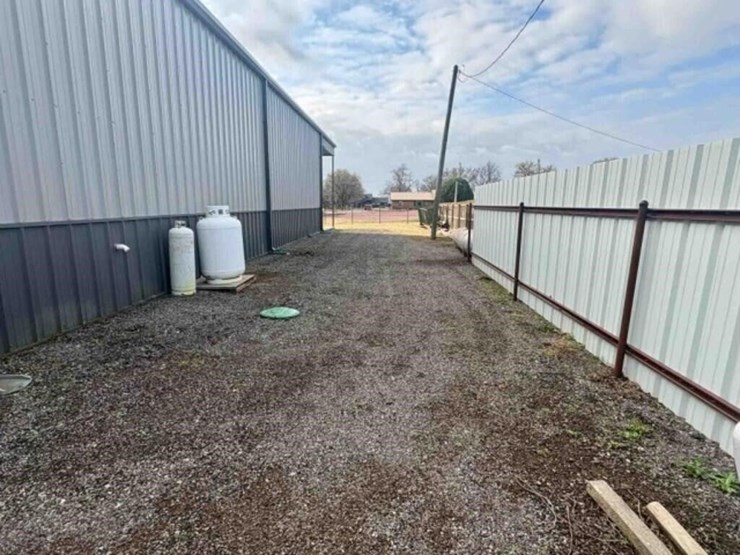 2023---40'x60'-steel-built-shop---carrier-ok-image-8