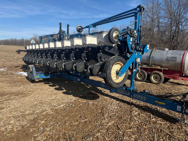 2009-kinze-3600-image-1