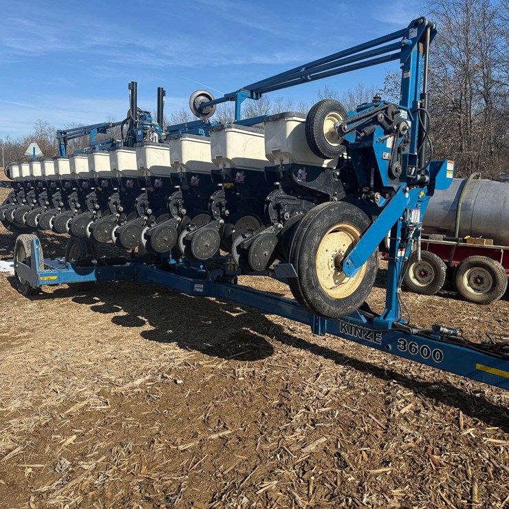 2009 KINZE 3600
