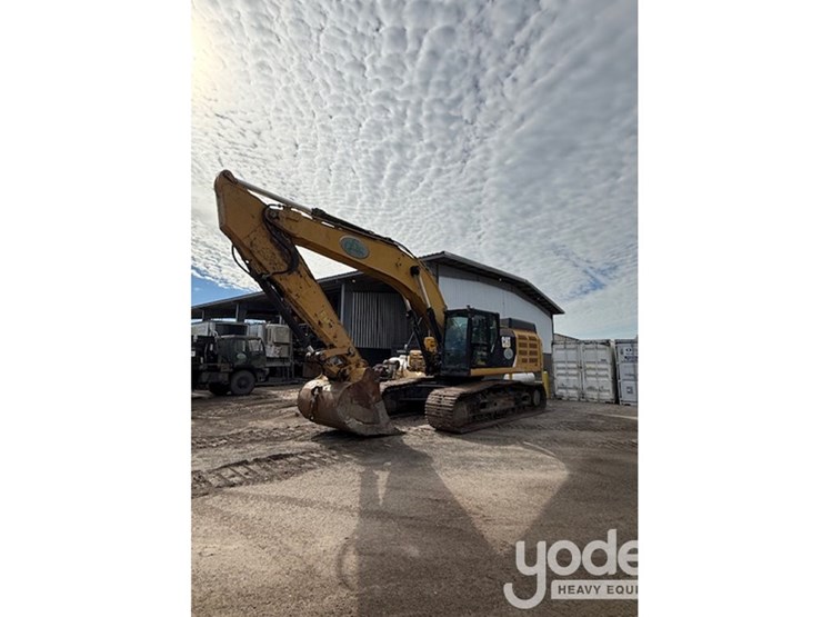 2013-komatsu-pc360-lc-10-image-1