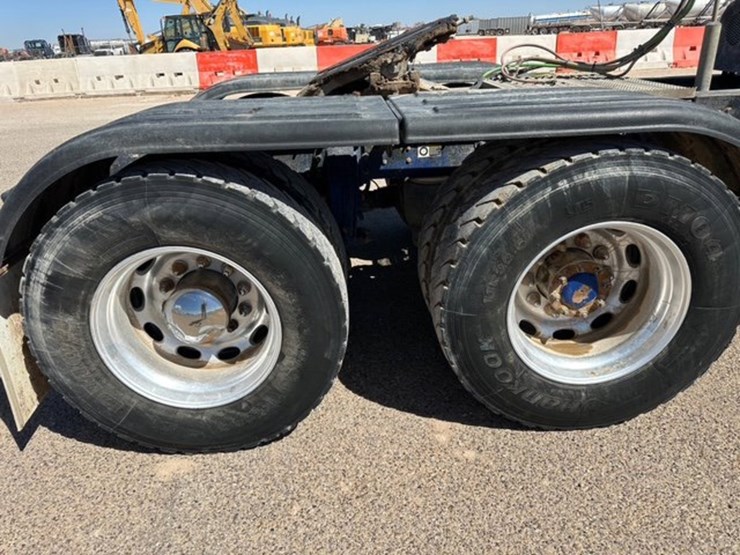 2012-peterbilt-386-image-4