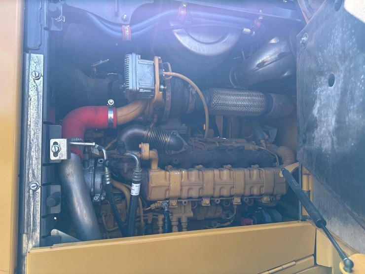 2018-deere-524k-image-12